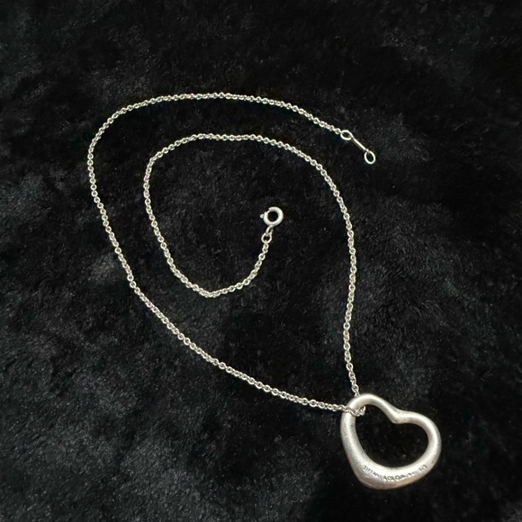 AUTHENTIC Vintage Tiffany&CO Elsa Heart Necklace - Picture 2 of 13